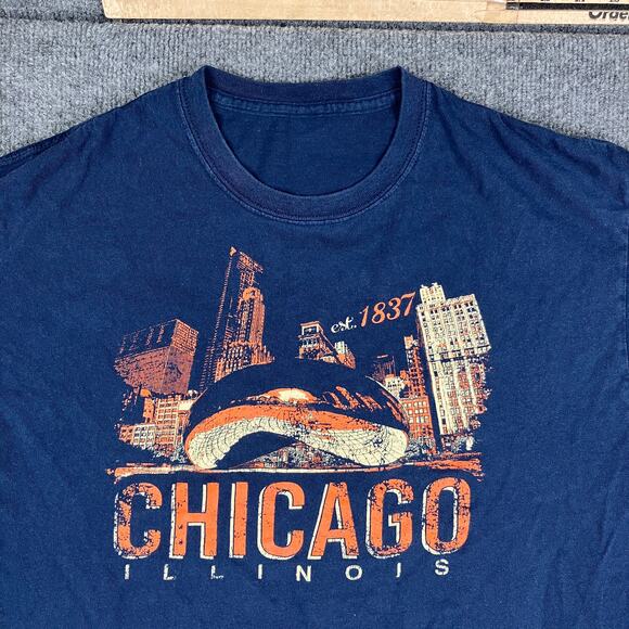 Chicago Illinois T-Shirt Mens Size M Navy Blue Graphic Tourist Souvenir Landmark - Picture 1 of 6